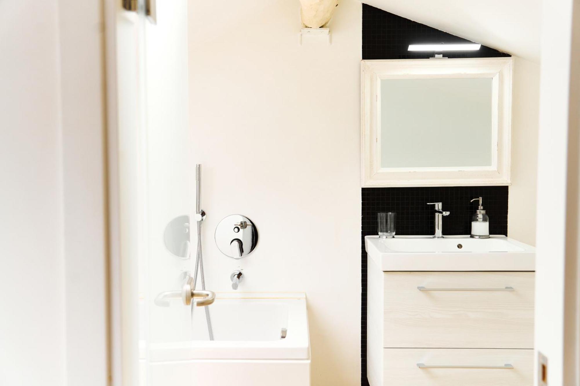 Riverside Loft Navigli - Spacious Two-Bedroom Apartment 米兰 外观 照片